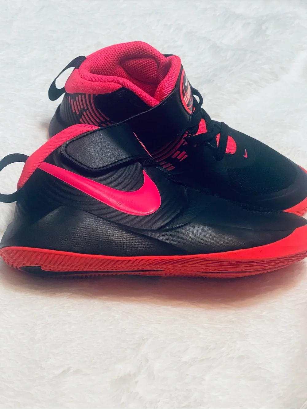 Nike Kids TeamHustle High-Top Sneakers - Black & Red